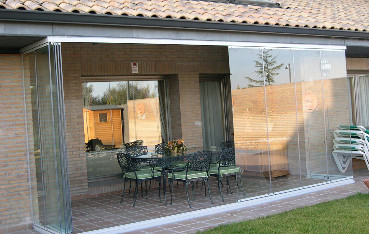 Какие механизмы используются в складных системах остекления?